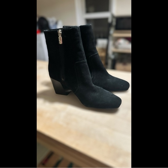Blondo Authentic Leather Upper Waterproof Sadie Ankle Boot in Black Size 9.5 - Picture 8 of 8